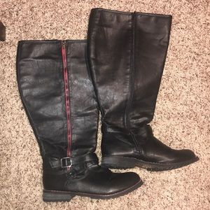 Black tall leather boots Journee Collection